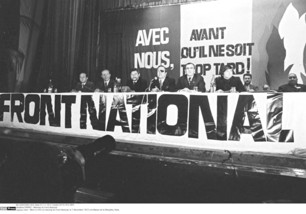 Image d'illustration : tribune du FN