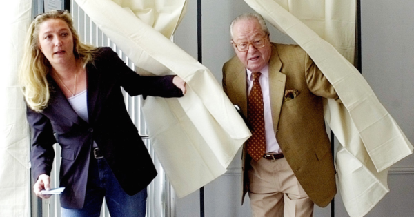 Image d'illustration : Marine et Jean-Marie Le Pen sortent de l'isoloir