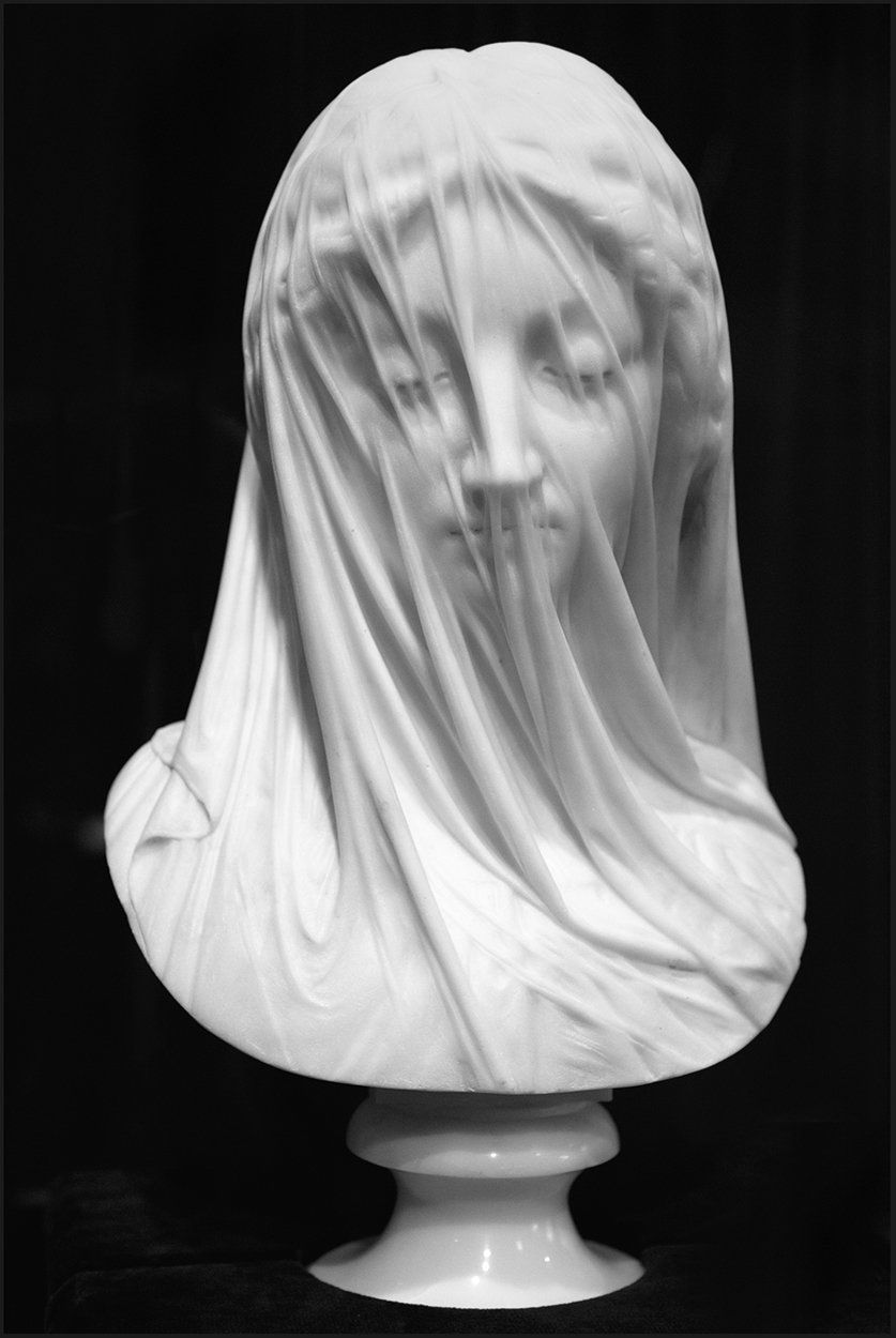 Statue de vierge voilée, probablement en marbre
